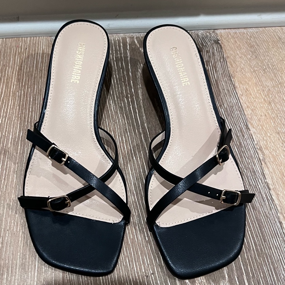 SQUARE TOE KITTEN HEELS